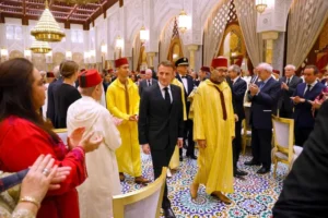 جلالة الملك يقيم مأدبة عشاء رسمية على شرف الرئيس الفرنسي وحرمه السيدة بريجيت ماكرون