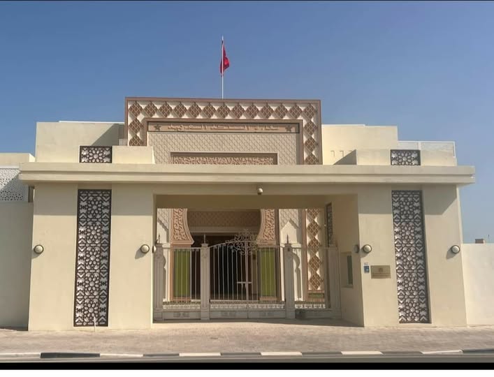 سفارة المملكة المغربية بالدوحة تضع رقما هاتفيا رهن إشارة المواطنين المغاربة قصد التواصل في ظل الأوضاع الراهنة